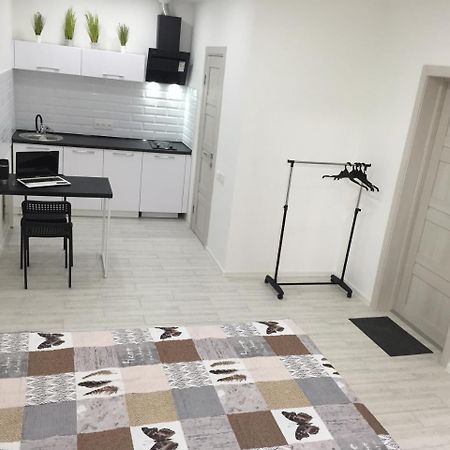 Small Underground Apartment At The Center Kherson Eksteriør bilde