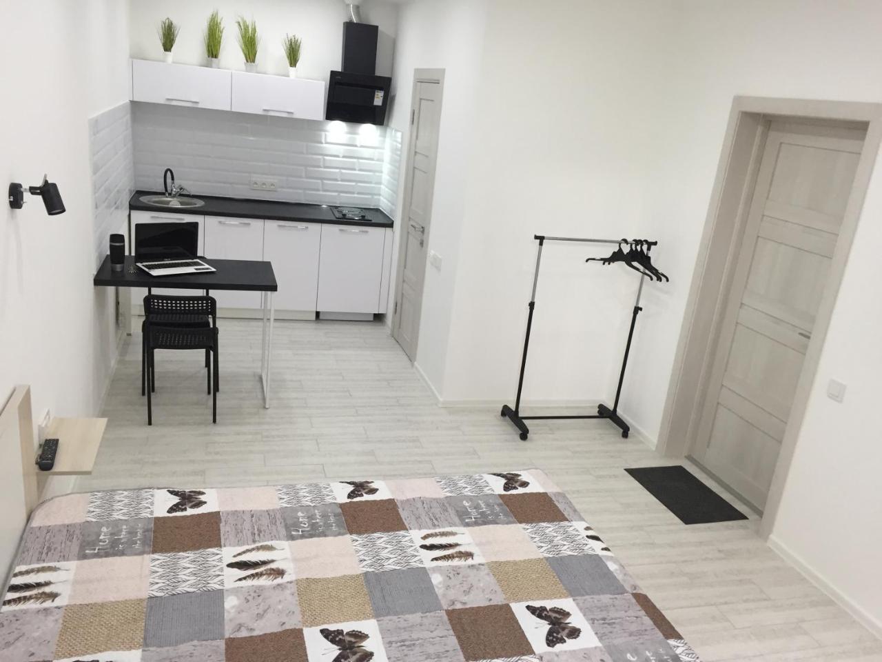 Small Underground Apartment At The Center Kherson Eksteriør bilde