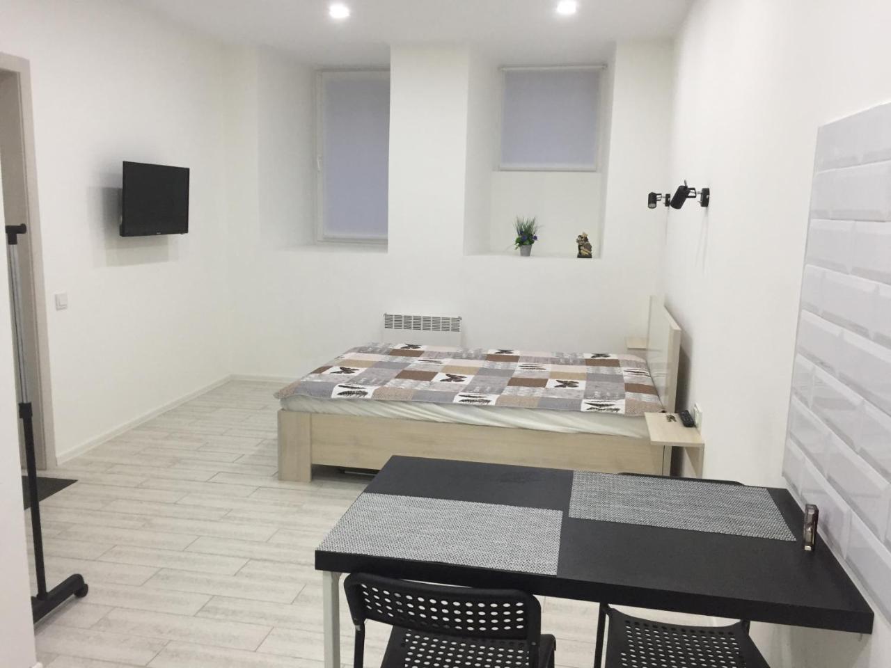 Small Underground Apartment At The Center Kherson Eksteriør bilde